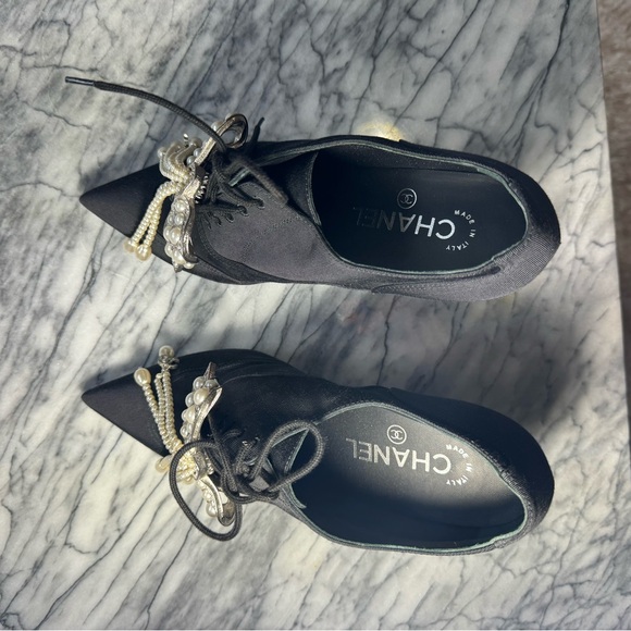 CHANEL-USED- Pre-Fall 18A, Grosgrain Pearl Oxford Lace Up Booties EU36.5/US6.5 - Picture 6 of 8